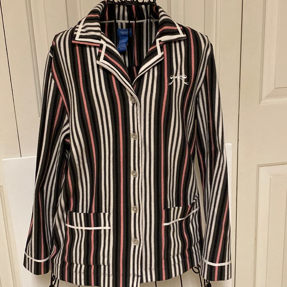 Simply Vera Vera Wang beautiful size small Bed jacket.